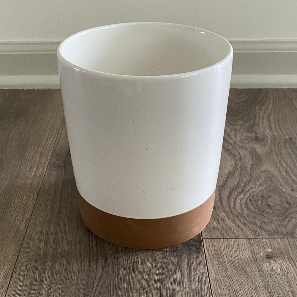 White and Tan Utensil Holder